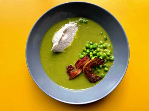 Velouté de cosses de petits pois à la menthe avec sa ricotta et sa poitrine fumée