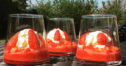 VERRINES FRAISES MOUSSE AU CHOCOLAT BLANC KETO 