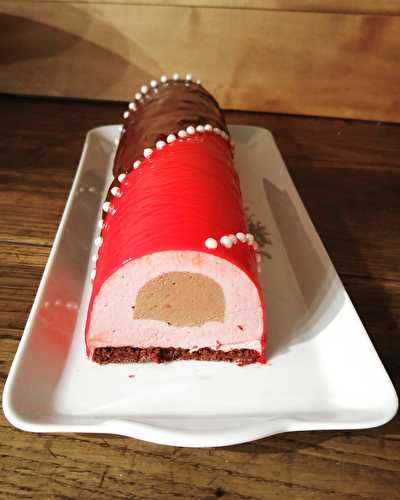 Bûche mousse framboise et bavaroise chocolat