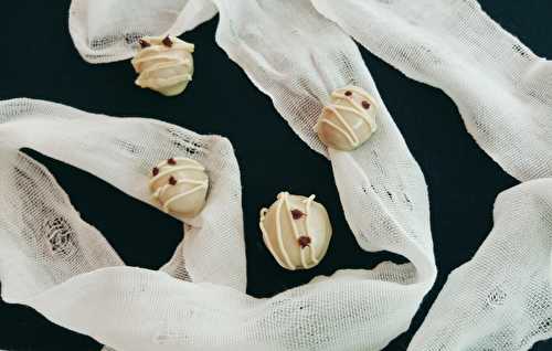 Truffes momies beurre de cacahuètes et chocolat blanc