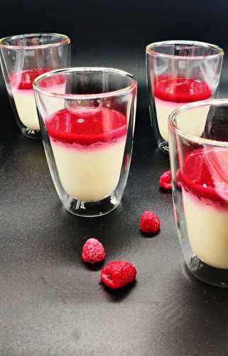 Panna cottas à la vanille au coulis de framboises