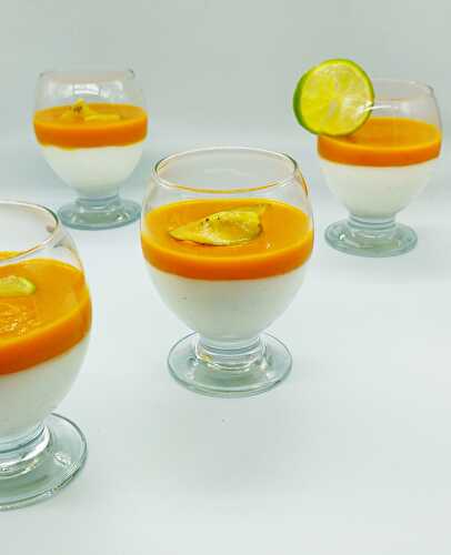 Panna cottas vanille allégées, au coulis de mangue