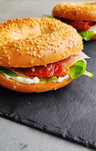 Bagels jambon cru, boursin, tomates confites