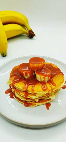 Pancakes, bananes et sauce caramel de Cyril Lignac