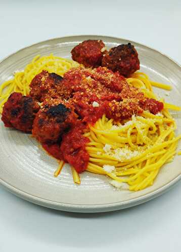 Spaghetti à la sauce napolitaine et boulettes de viande