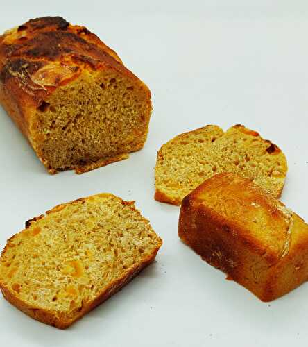 Pain de campagne abricots secs, miel et amandes