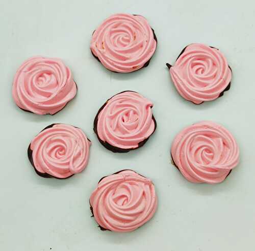 Meringues roses au chocolat