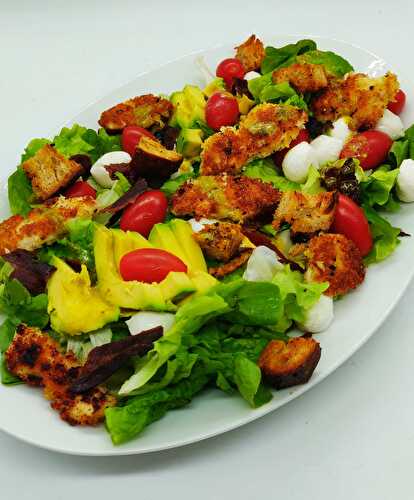 Salade au poulet croustillant aux accents italiens