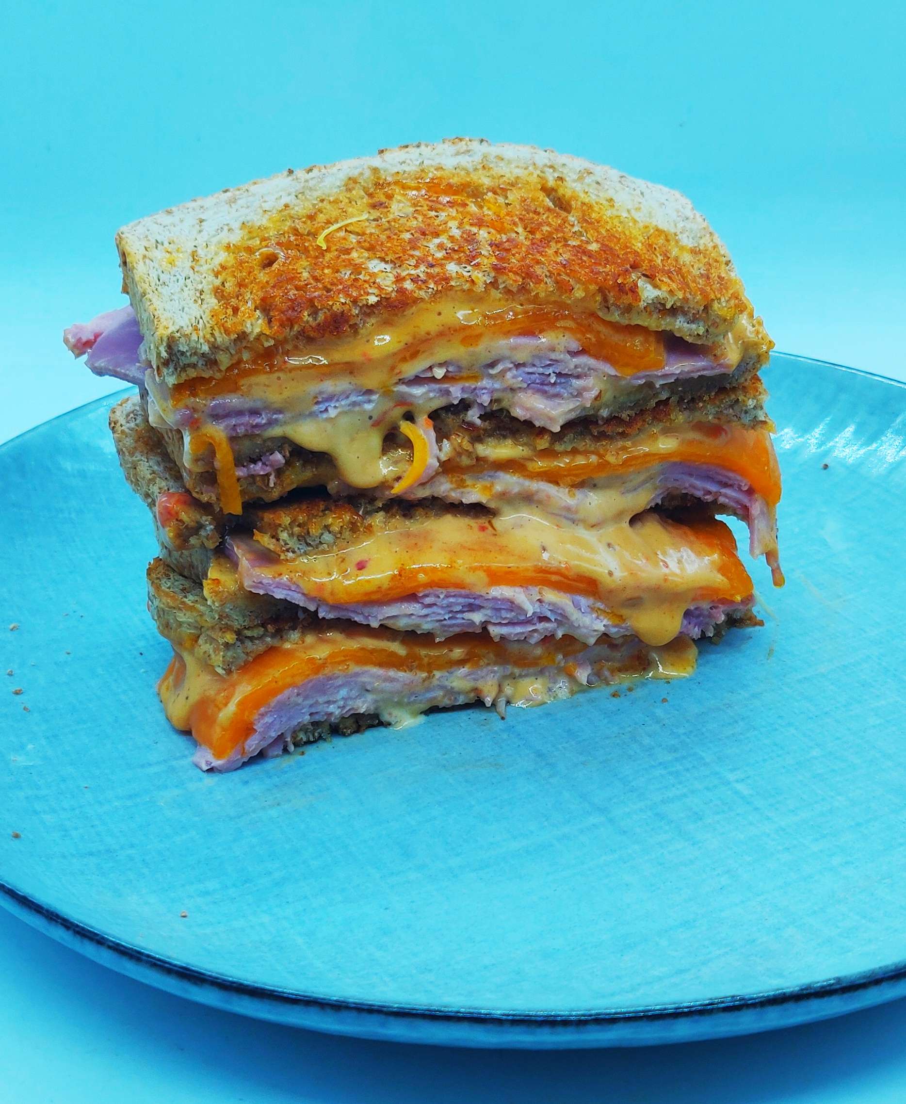 Grilled cheese jambon cheddar, sauce moutarde et miel