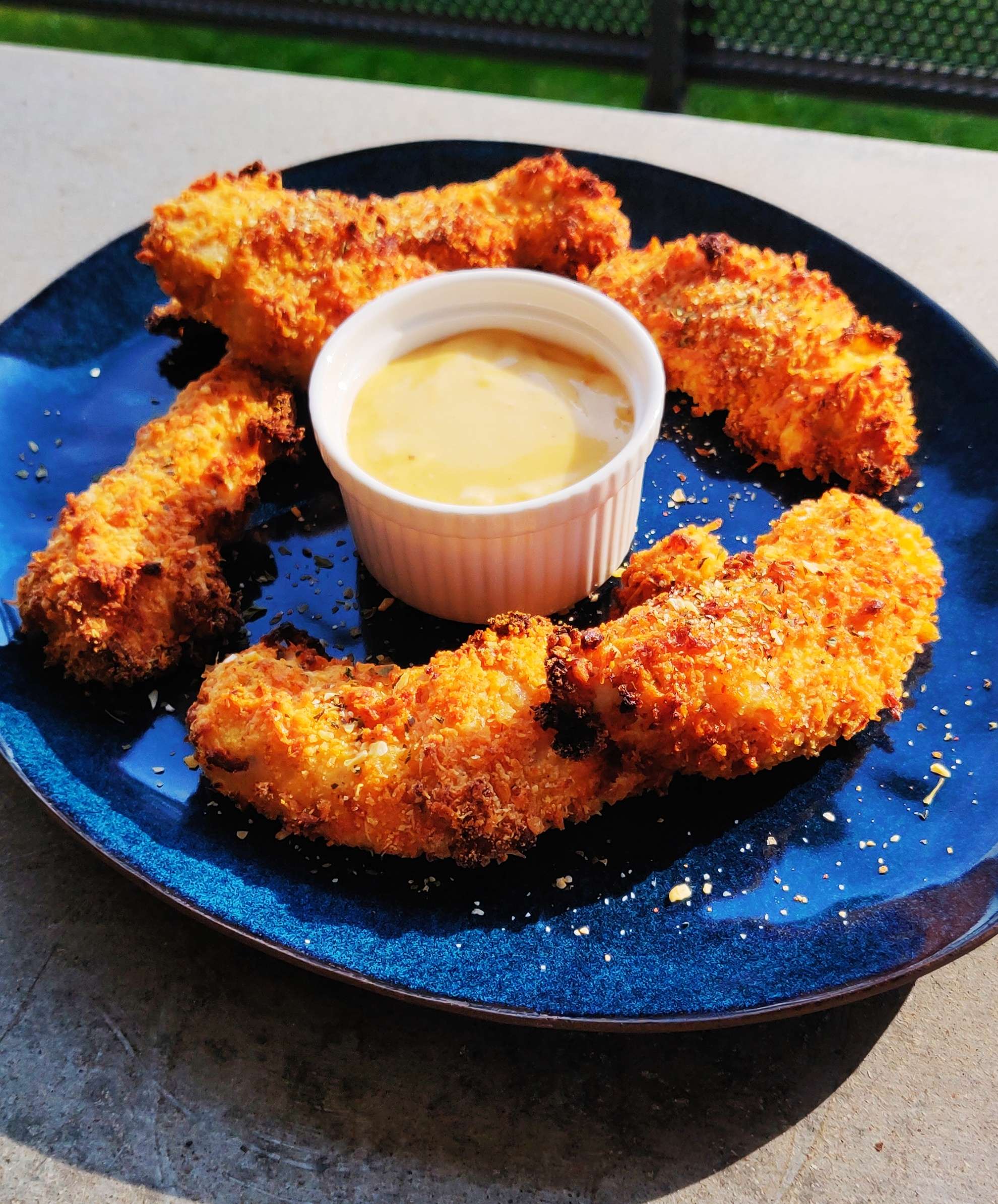 Poulet pané au parmesan (au four) et sauce moutarde et miel