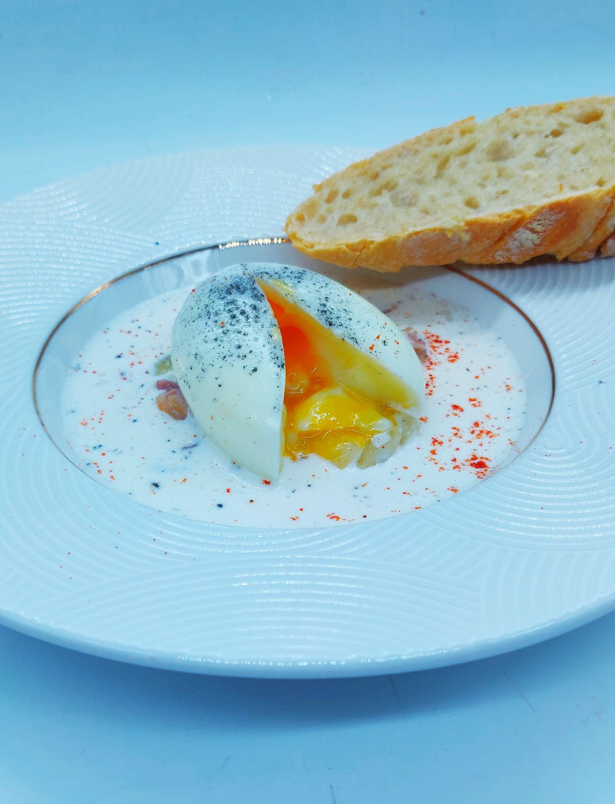 Oeufs moelleux à la crème carbonara de Joël Robuchon