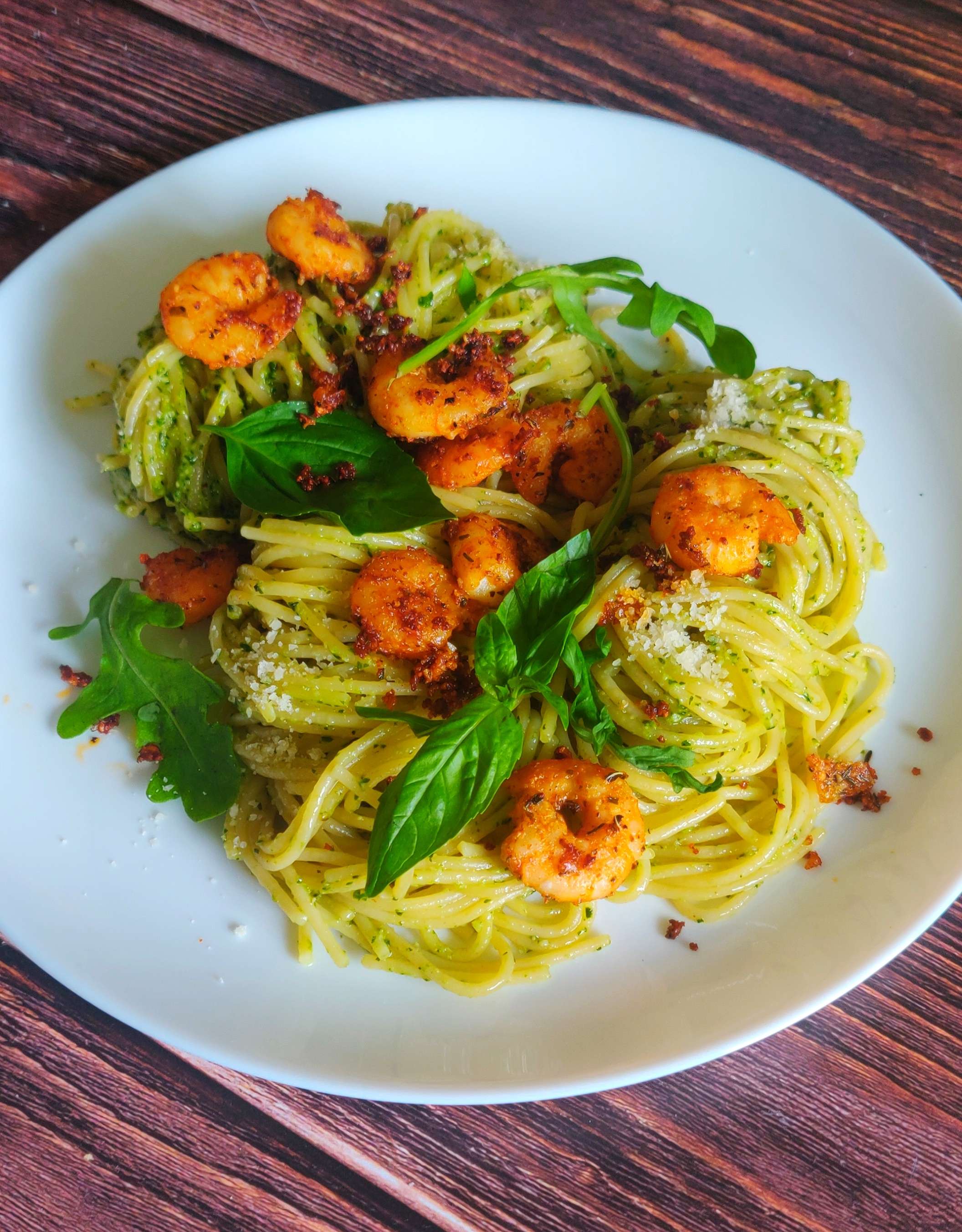 Pâtes au pesto basilic/roquette et crevettes cajun