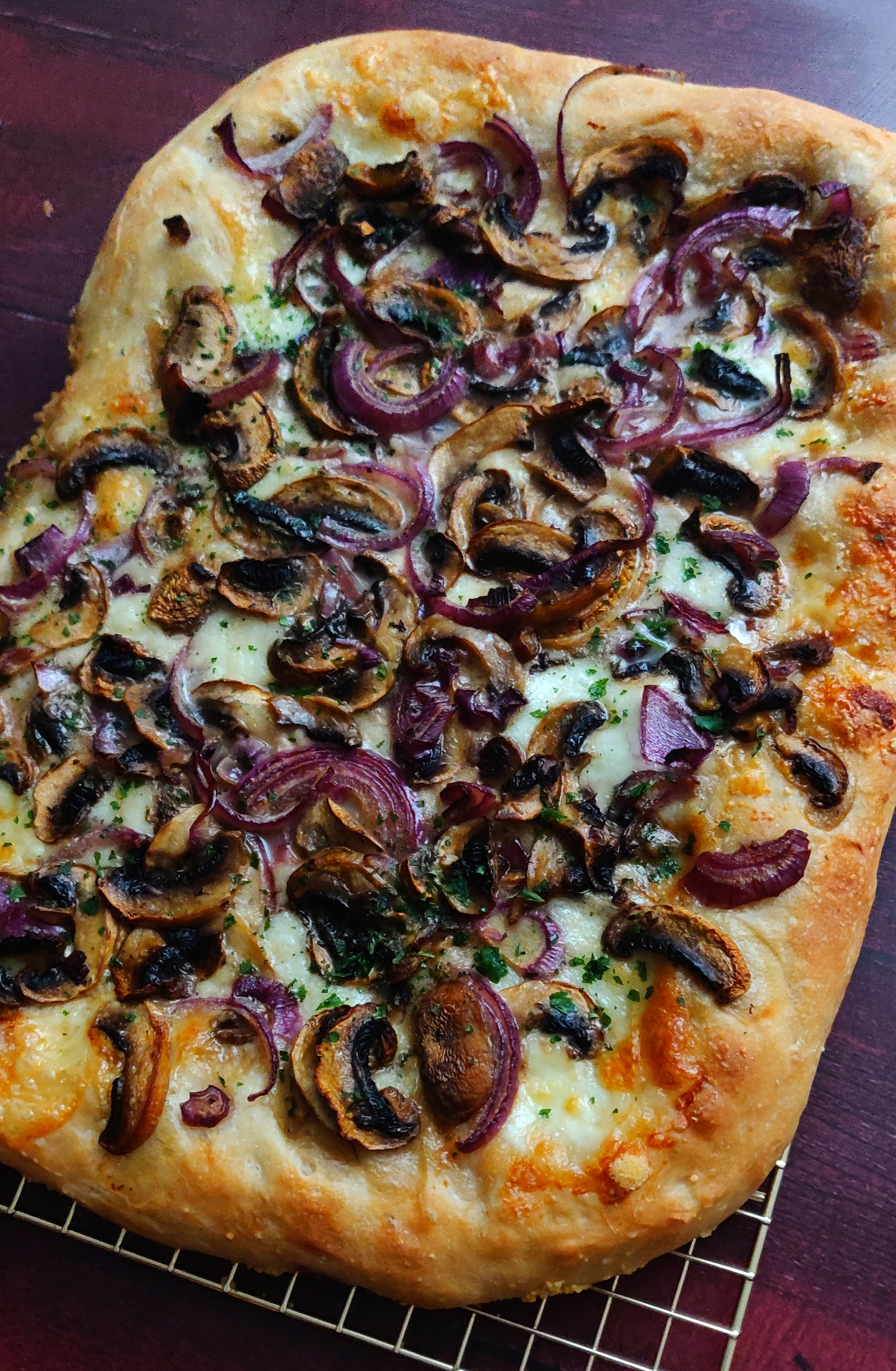 Pizza champignons oignons rouges