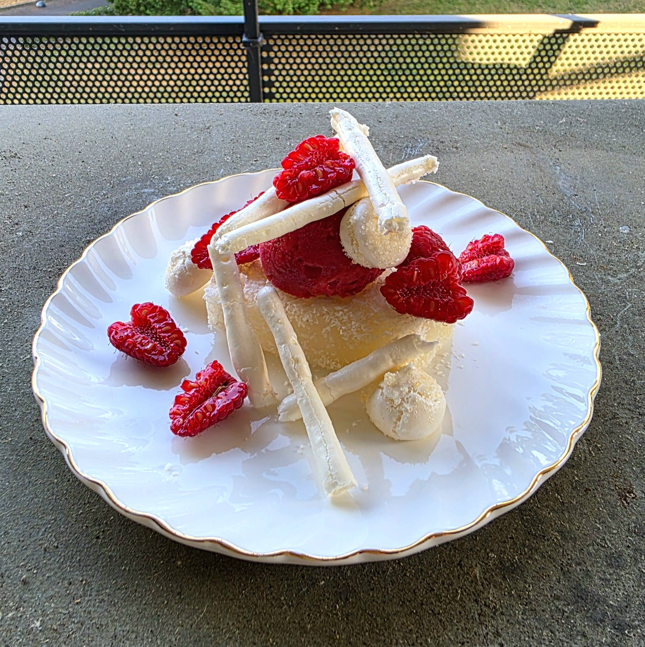 Liaison fatale (meringue litchi framboise)