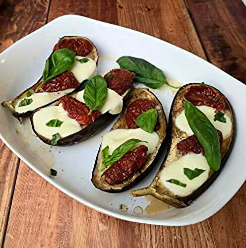Aubergines grillées, tomates confites et mozzarella
