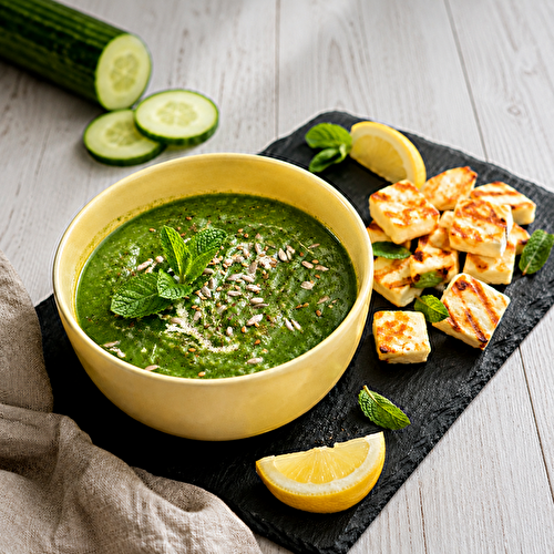 Gaspacho de concombre et halloumi grillé