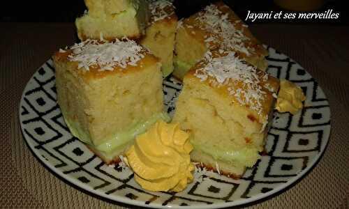 Gâteau yaourt fourré au flan à la pistache et noix de coco