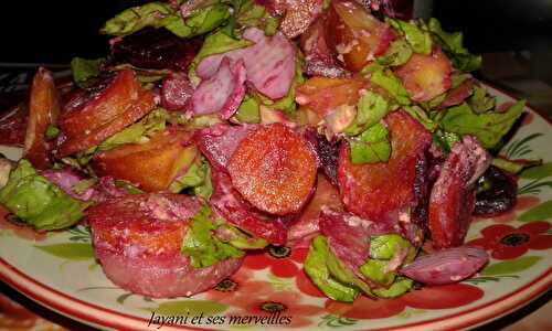 Salade verte aux légumes et à la nectarine