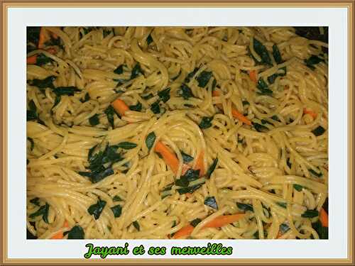 Spaghetti aux brèdes mouroum' et aux carottes