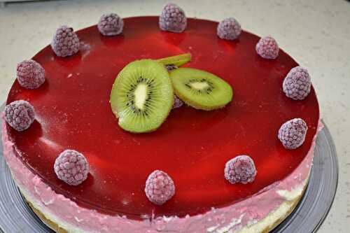 Bavarois au chocolat blanc, framboises sur croustillant de palets breton