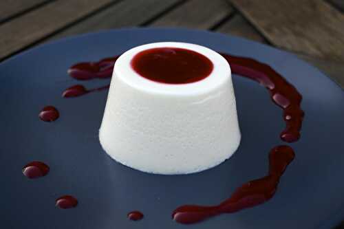 Panna cotta, coulis de framboises