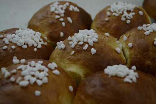 Petites briochettes aux perles de sucre