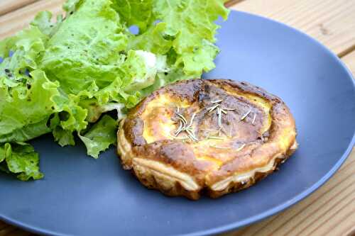 Tartelette au chèvre, miel et romarin