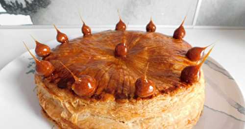 Galette des rois amandes noisettes et sa couronne