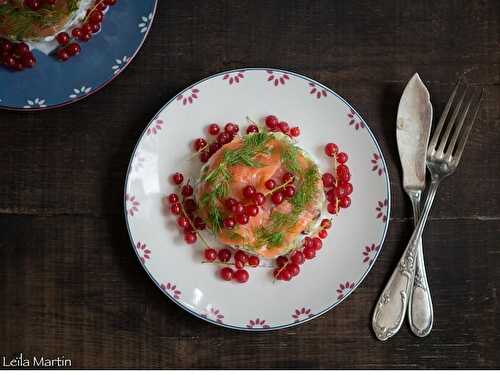 Tartare de concombre façon Tzatziki, truite fumée d'Alsace, crème d'avocat et groseille