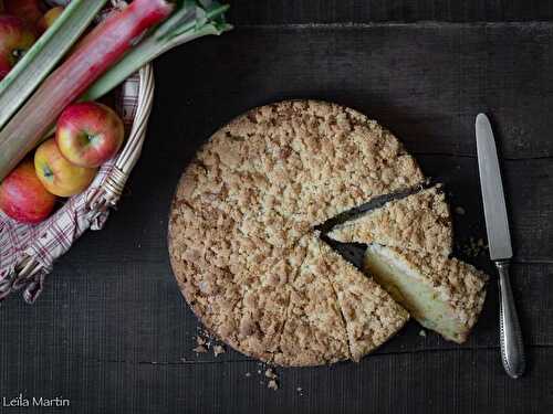 Gâteau streusel pomme, rhubarbe et amandes