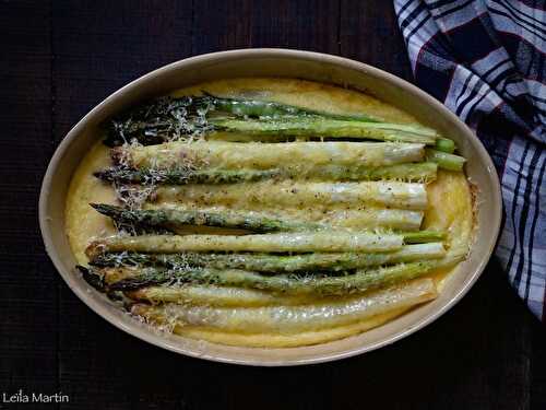 Duo d'asperges blanches et vertes, oeufs brouillés gratinés au Comté