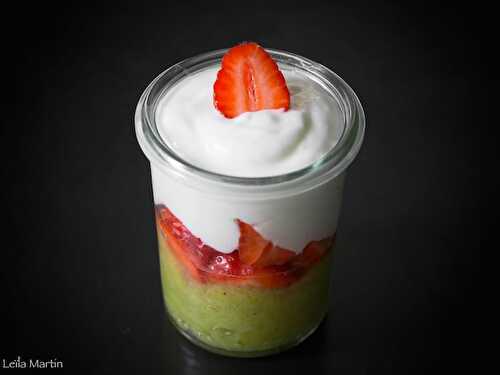 Verrine fraise rhubarbe et yaourt au lait de bufflonne d'Alsace