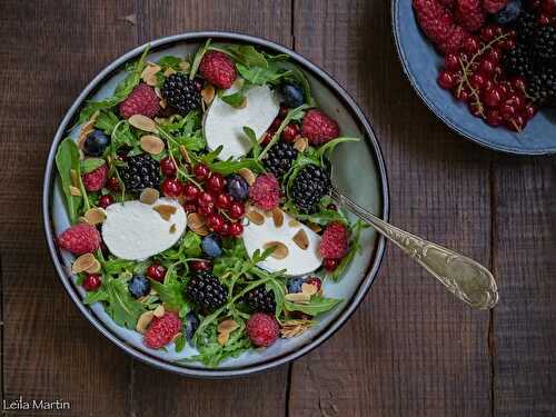 Salade de roquette aux fruits rouges et chèvre frais d'Alsace