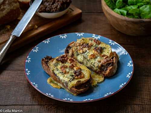 Tartine aux pruneaux et au bleu des Vosges