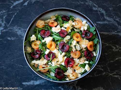 Salade de cerises, roquette, amandes et munster blanc