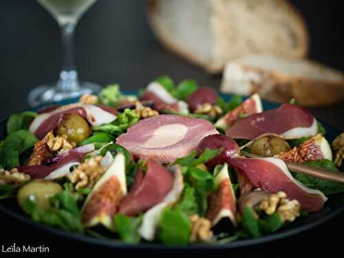 Salade automnale au magret fumé, figues, raisins poêlés et noix