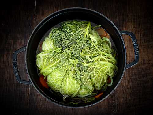 Chou farci à la viande aromatisée aux 4 épices et cuit dans un bouillon au riesling