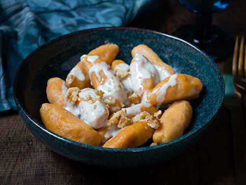 BUWESPAETZLE DE PATATES DOUCES ET SAUCE AU BLEU