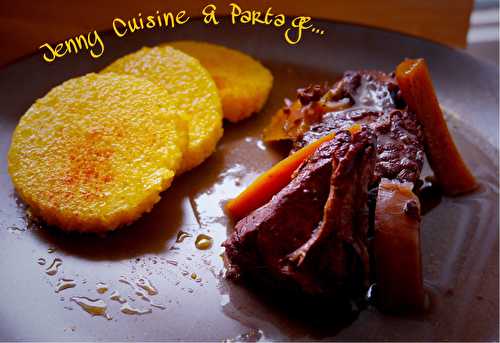 B?uf au vin rouge et légumes, polenta poêlée.