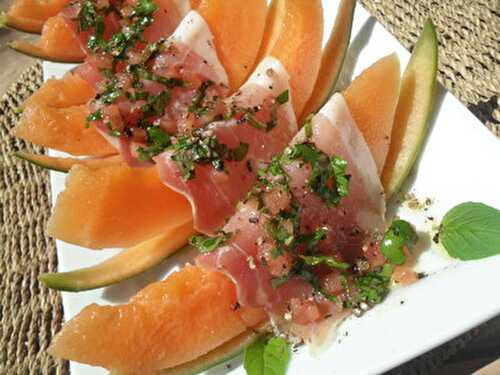 Chapeau melon… Et Jean qu’est bon. HO ! HO !… La recette ?? « Melon et Jambon à l’italienne »