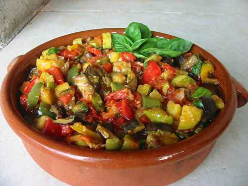 L’été, les vacances, la mer, le soleil et « la ratatouille »qui chatouille les papilles.