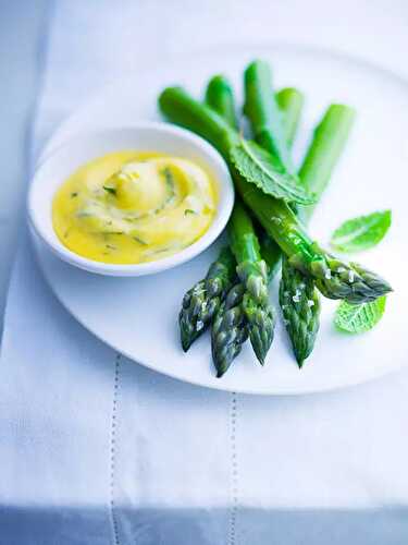 Les pointes d’asperges vertes, sauce hollandaise à la menthe d’Anne-Sophie Pic