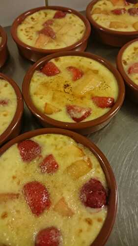 Pommes ! Fraises ! Mais que faire Boby ??  Un « Gratin de fruits frais » !!!!