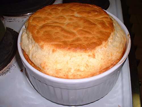 Souffler n’est pas jouer !! « Soufflé au fromage de ma grand-mère »