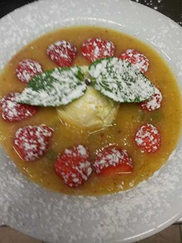 Soupe de fraises Abricots et basilic citron vert. du Frais du froid Miame..