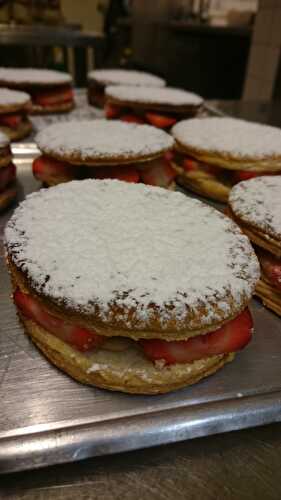 Une petite douceur ?  OK !  Alors un « Mille-feuilles fraises praliné »