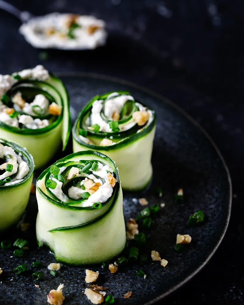 Rouleaux de concombre au jambon et fromage frais