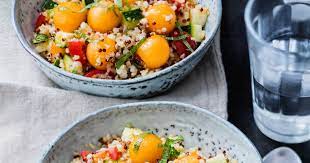 Salade de quinoa au melon, courgette et menthe