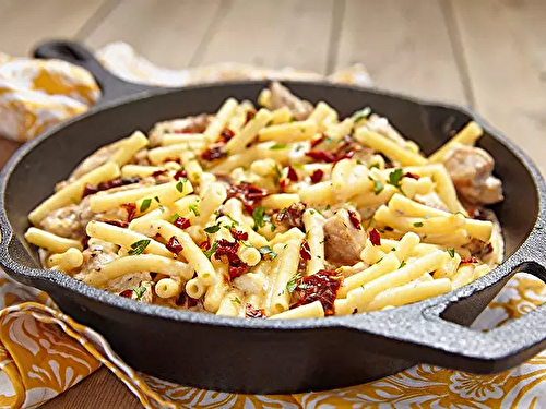 Macaronis poêlés au poulet et tomates séchées
