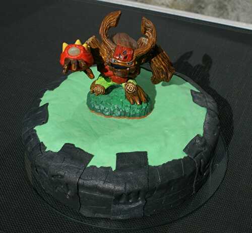 Gâteau d'anniversaire - Socle Skylanders en pâte d'amande